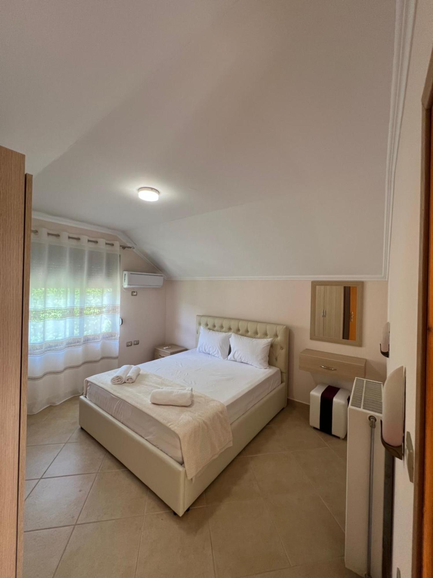Flower Terrace Apartment Gjirokastër Екстериор снимка