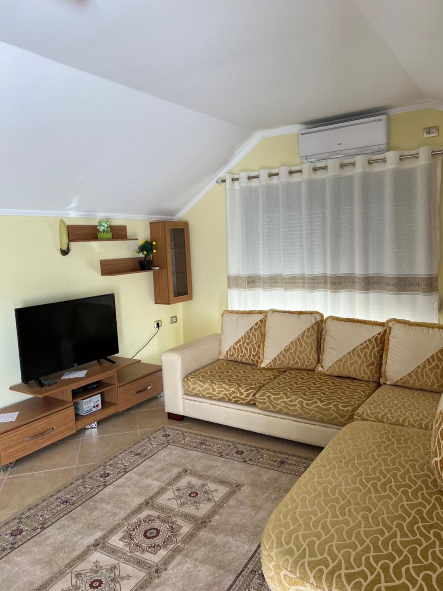 Flower Terrace Apartment Gjirokastër Екстериор снимка
