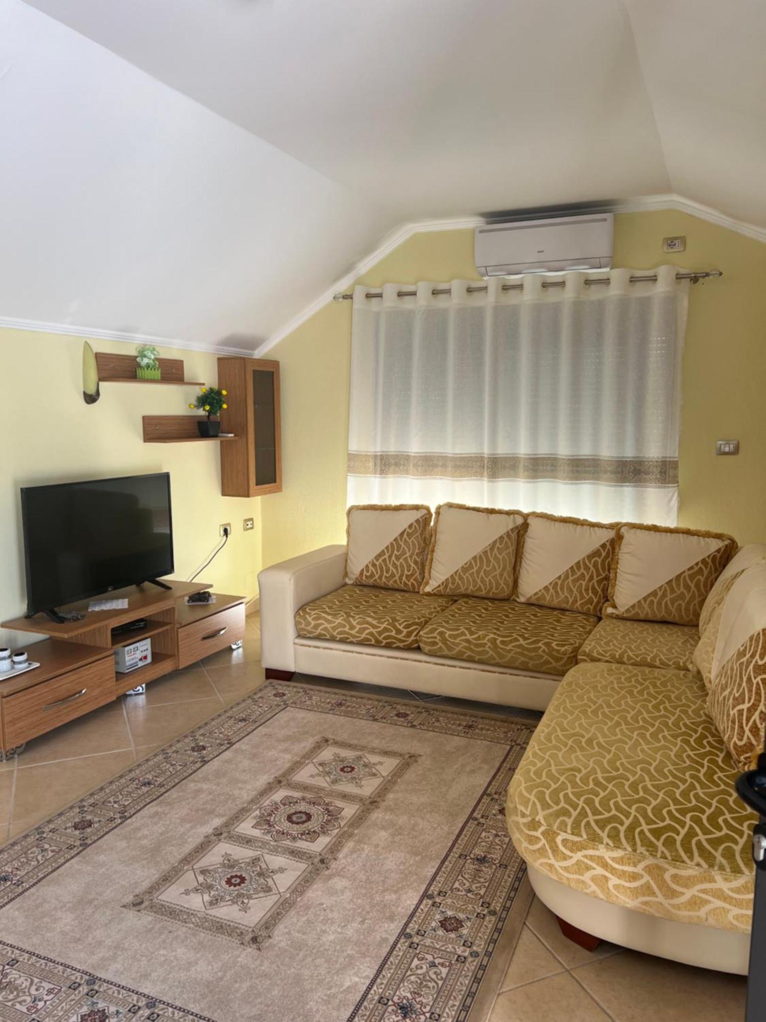 Flower Terrace Apartment Gjirokastër Екстериор снимка