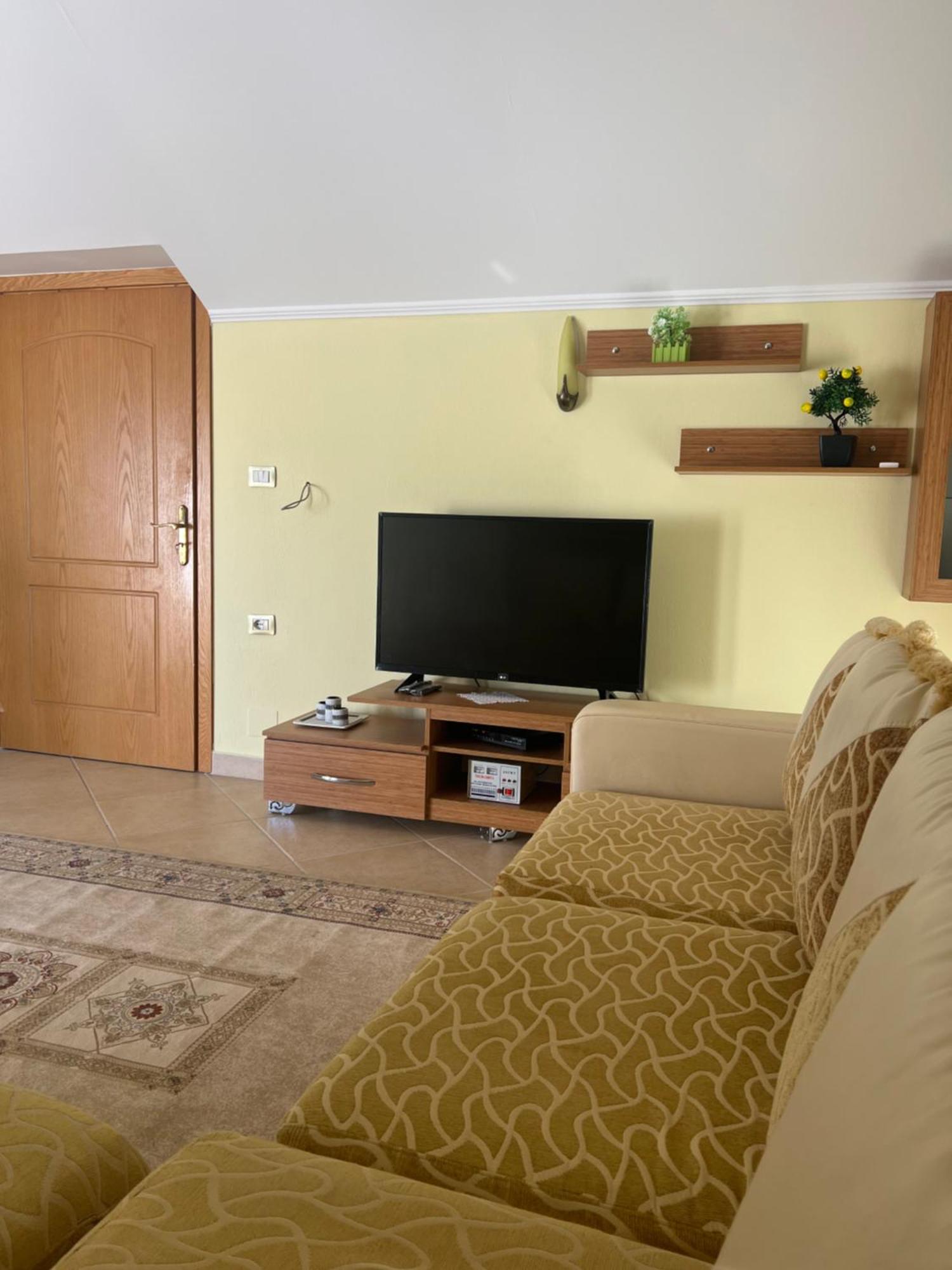 Flower Terrace Apartment Gjirokastër Екстериор снимка
