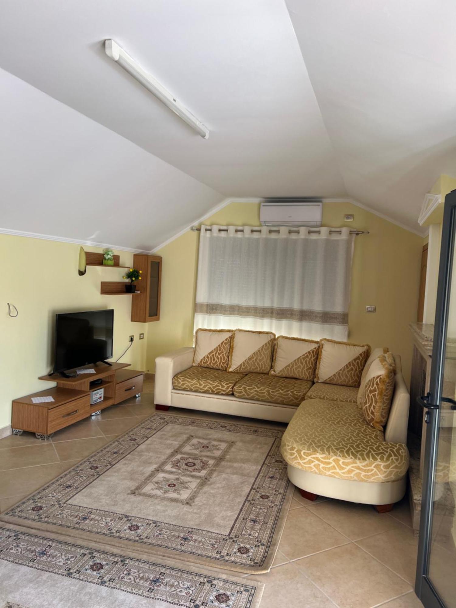 Flower Terrace Apartment Gjirokastër Екстериор снимка